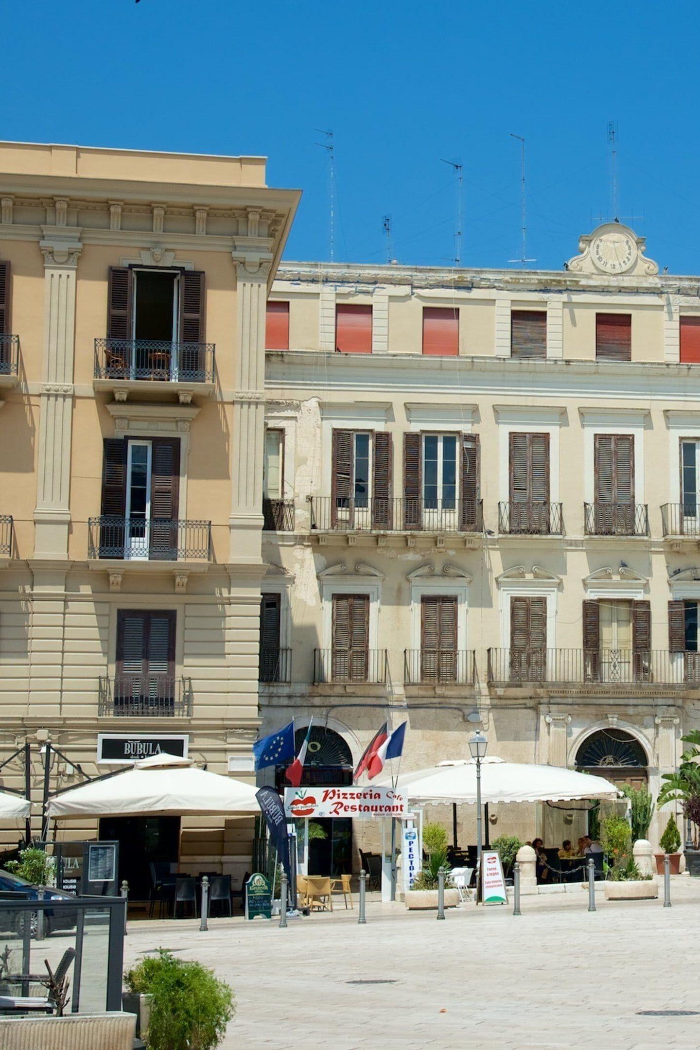 Piazza del Ferrarese
